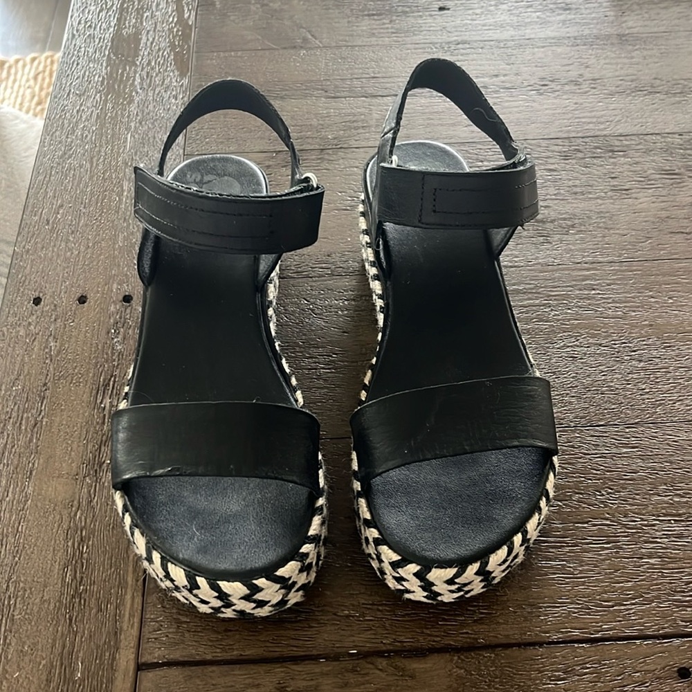 Sorel Black and White Sandals